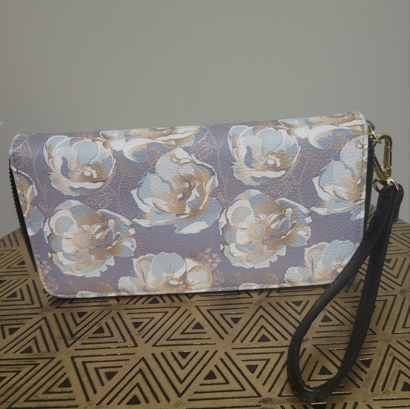 Betsey Johnson Blue Floral Wristlet Wallet - Picture 3 of 6